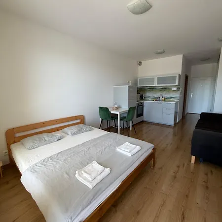 Elisabeth Near Center With Private Parking Apartment