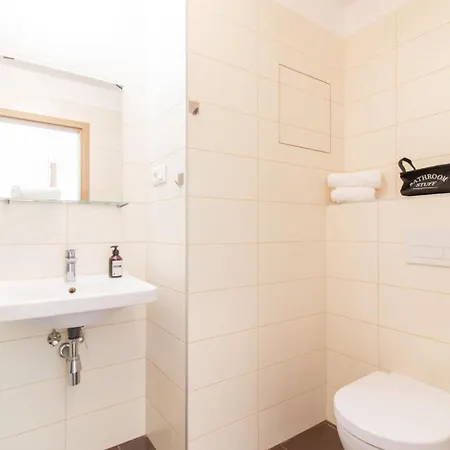 Apartment Elisabeth Near Center With Private Parking Pressburg